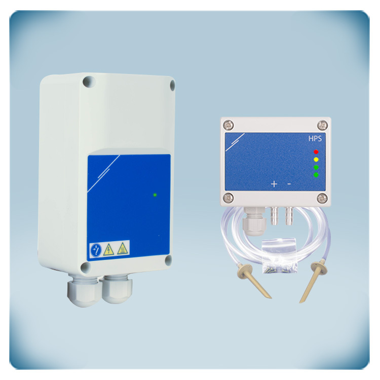 hellgraues Gehäuse mit LEDs und blaue Label, Differenzdruck Anschlussset