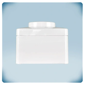 Carcasa de plástico blanca con mando y marcación