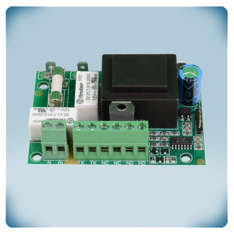 Placa de circuito impreso con terminal y componentes
