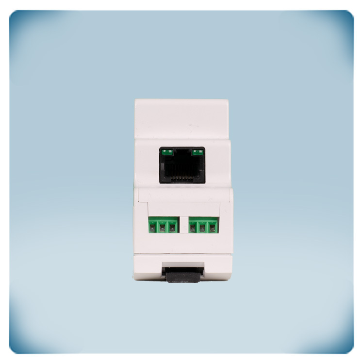 Boitier en plastique gris clair avec prise RJ45