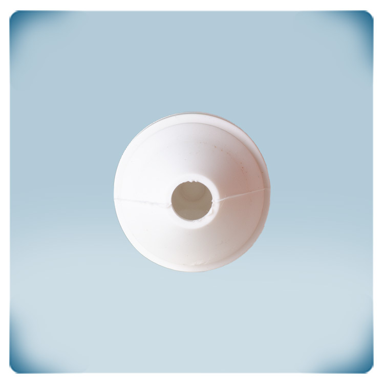 Morceau de plastique blanc en forme de cône