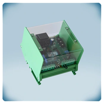 Mönsterkort i grönt plasthölje med elektroniska komponenter för DIN-skenmontering