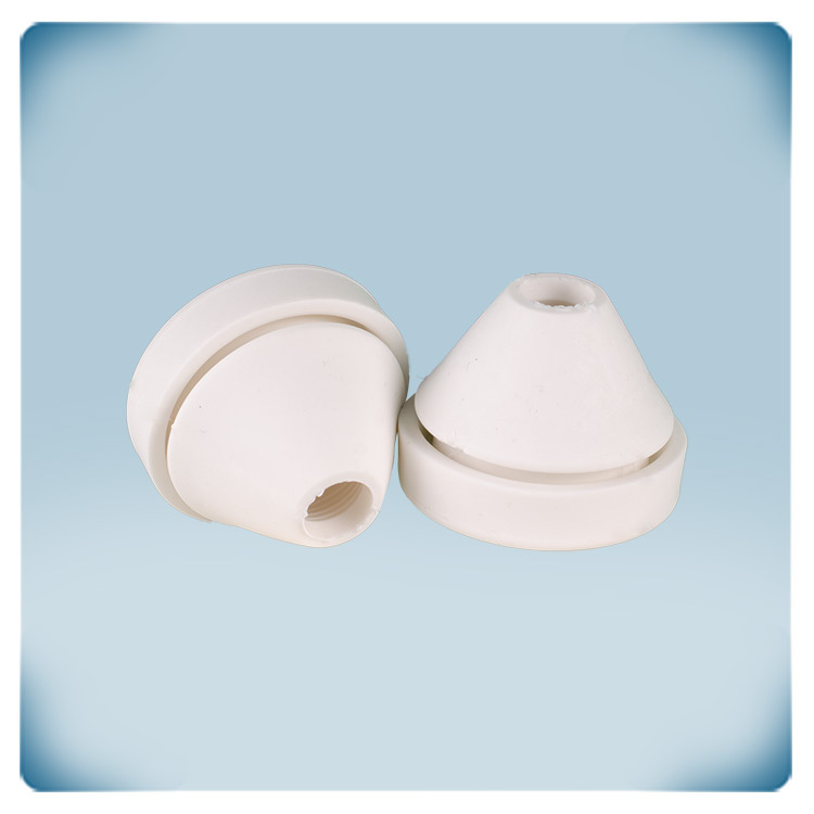 2 konformade vita plastbitar